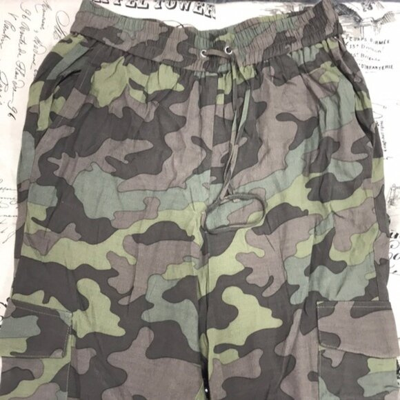 BP. High Rise Camouflage Cargo Pants - Picture 7 of 10